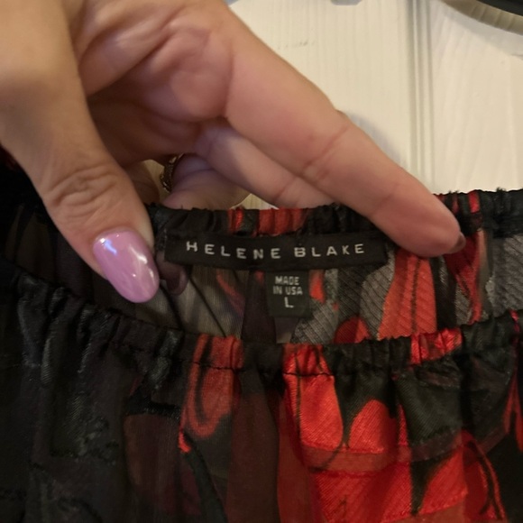 Red and Black Ruffled Flutter Sleeve Blouse (Helen Blake and Travel Elements) - Picture 5 of 13